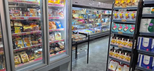 عکس فروشگاه افق کوروش