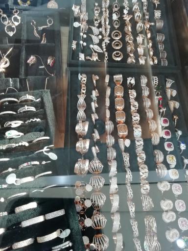 عکس فروشگاه لباس داوین