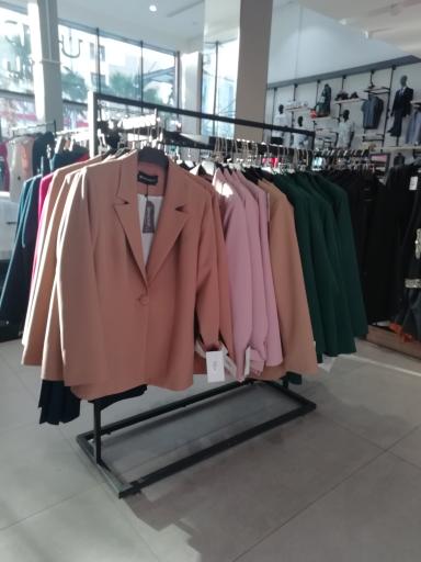 عکس فروشگاه لباس داوین