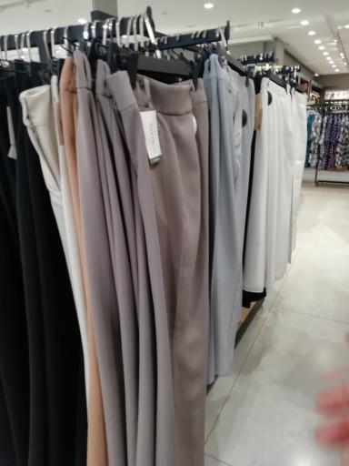 عکس فروشگاه لباس داوین