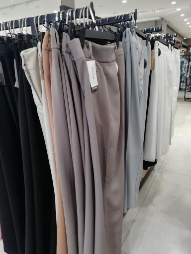 عکس فروشگاه لباس داوین