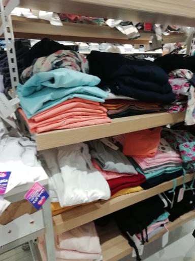 عکس فروشگاه لباس داوین