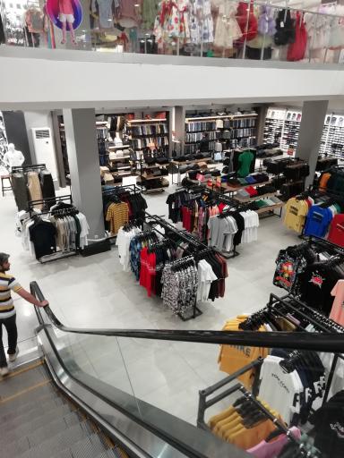 عکس فروشگاه لباس داوین