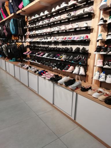 عکس فروشگاه لباس داوین