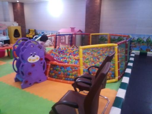 عکس خانه بازی بارانا