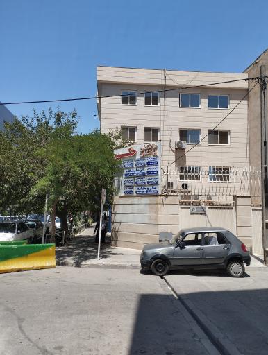 ساختمان پزشکان حکیم