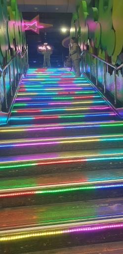 عکس سرزمین شادی الماس هروی