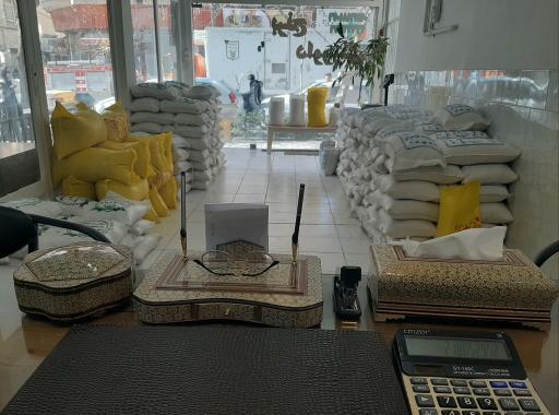 عکس پخش برنج داورزنی