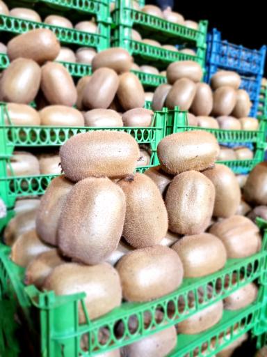 عکس بار فروشی علی حاتمیان