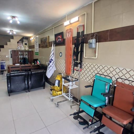 عکس شرکت فرازمان نوین آراز (آمبولانس یدک )