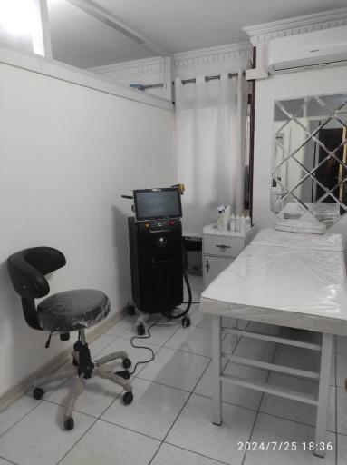 دکتر نرجس السادات حسینی