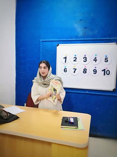 عکس آکادمی زبان فاطمه نوروزی