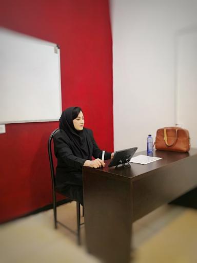 عکس آکادمی زبان فاطمه نوروزی