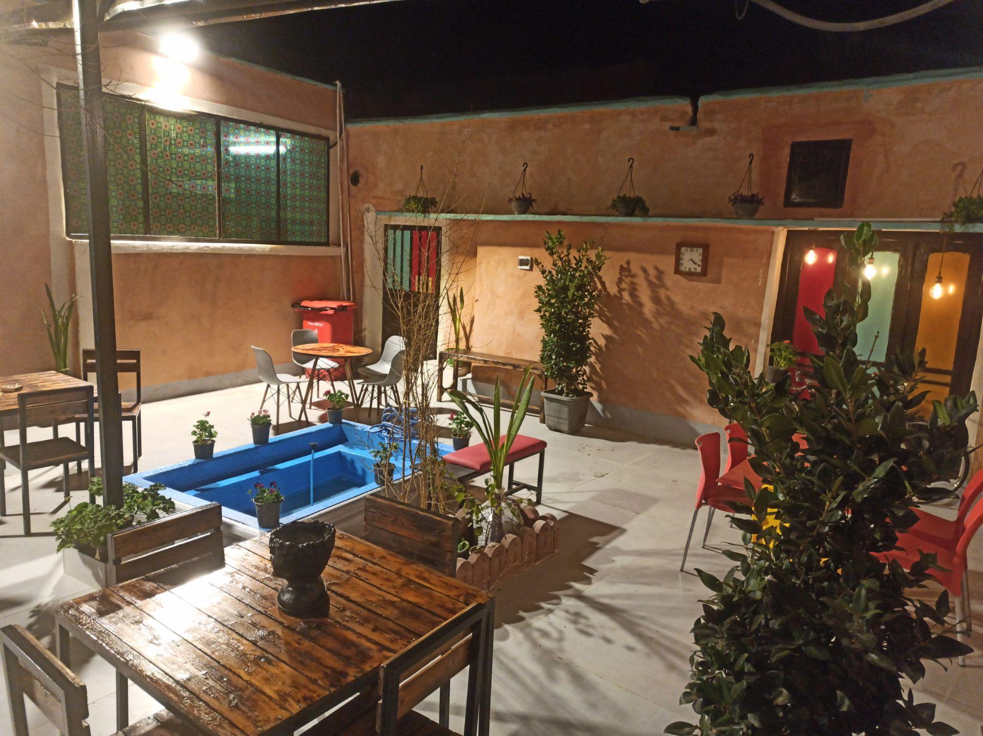 عکس کافه کباب حیاط پدری