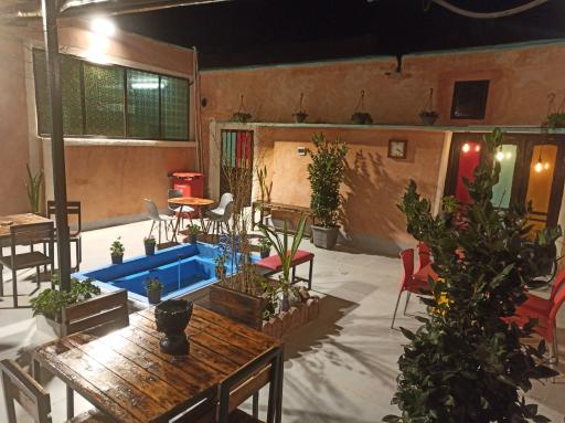 عکس کافه کباب حیاط پدری در اصفهان