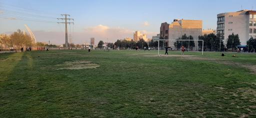 عکس زمین ورزشی شقایق