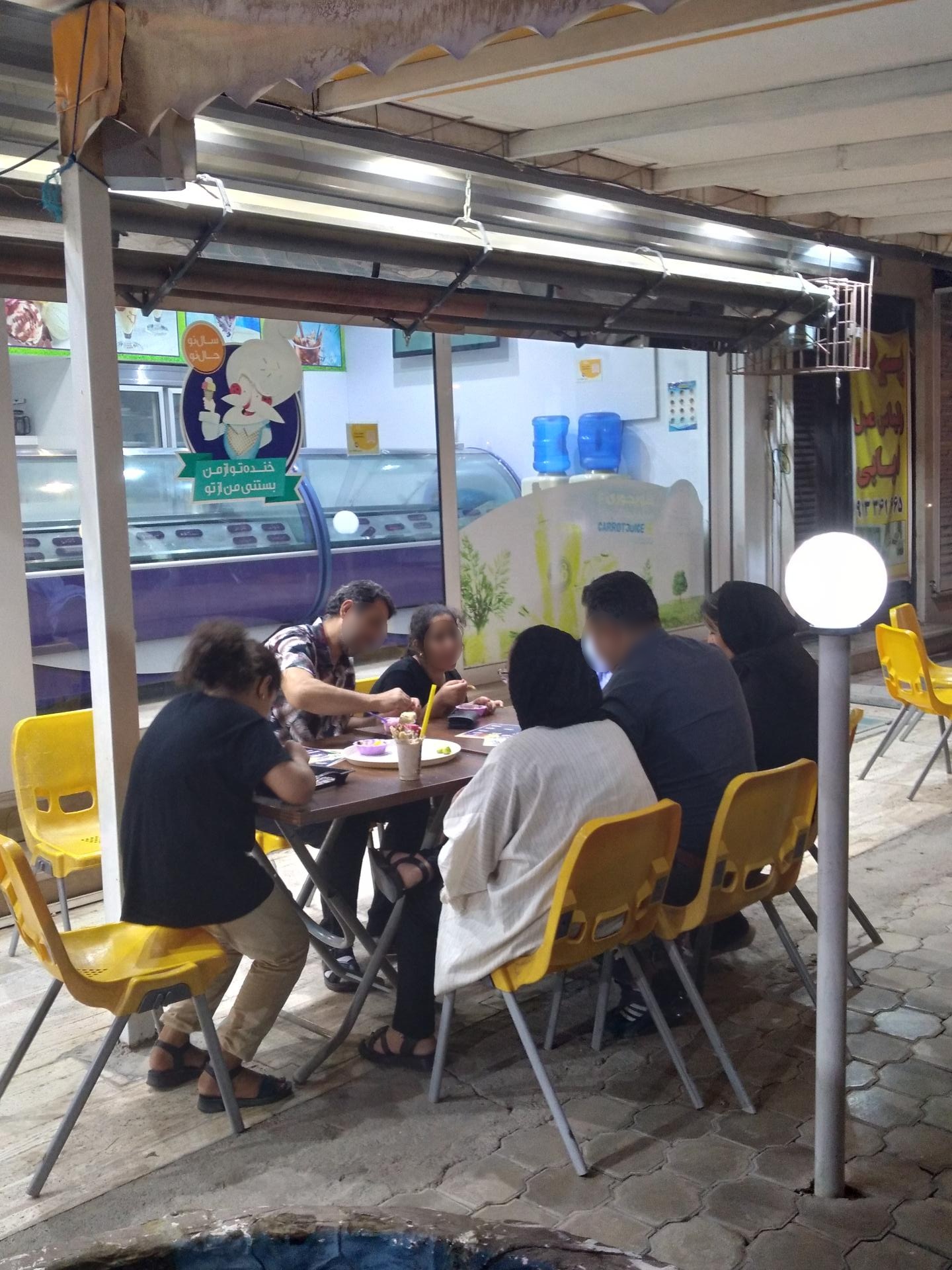 عکس بستنی حاجی بابا شعبه کاشان