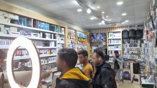 عکس فروشگاه کامپیوتر و موبایل هشت پارس