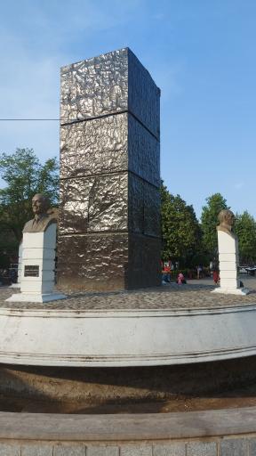 عکس تندیس مشاهیر