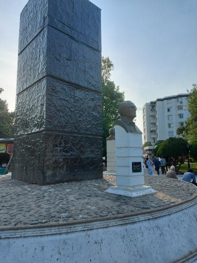 عکس تندیس مشاهیر