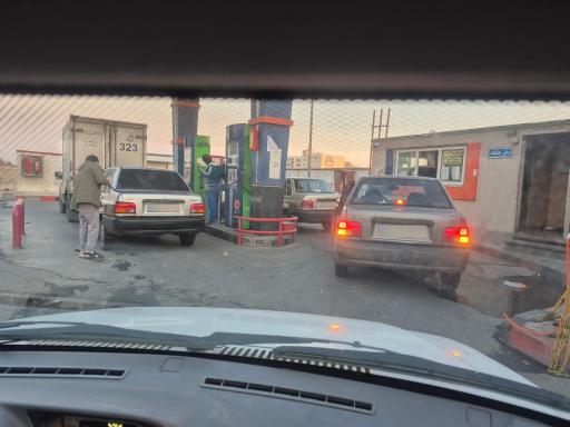 عکس پمپ بنزین پشت شیر پاستوریزه