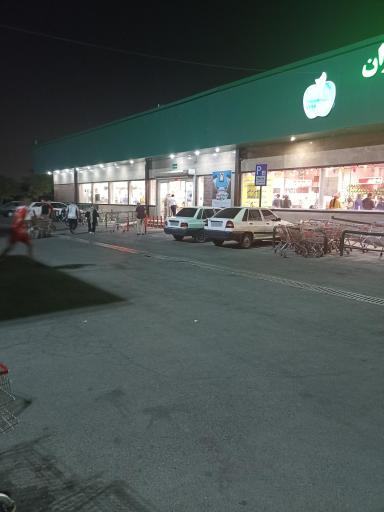 عکس سازمان مدیریت میادین میوه و تره بار شهرداری محله دریاچه