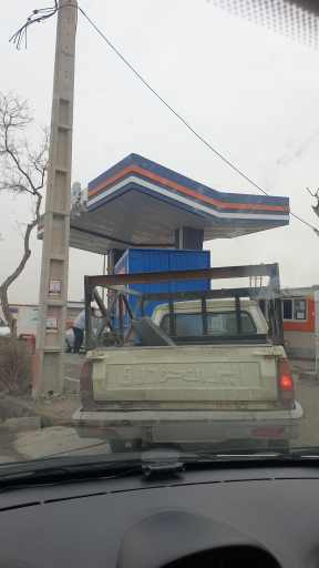 عکس پمپ بنزین پشت شیر پاستوریزه