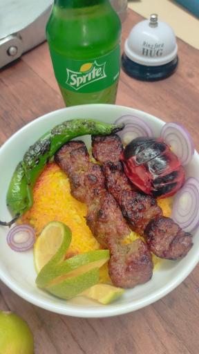 عکس تهیه غذای حافظ