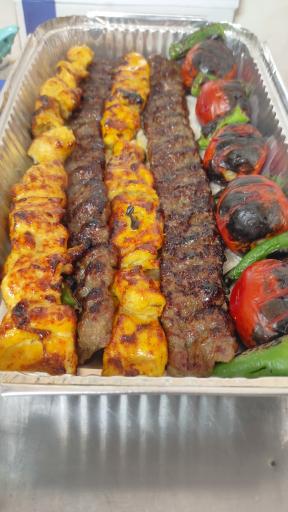 عکس تهیه غذای حافظ