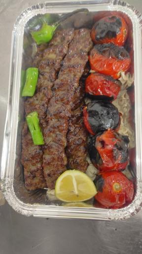 عکس تهیه غذای حافظ