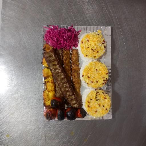 عکس تهیه غذای آوا