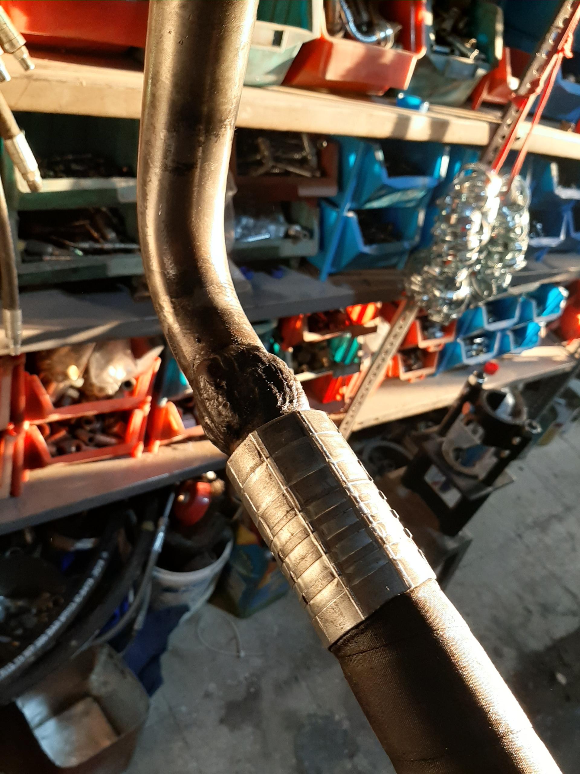 عکس پرس شیلنگ آوینی