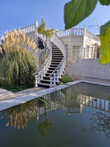 باغ  تالار ملکه