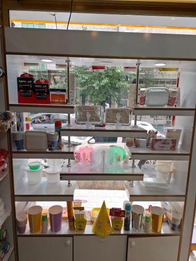 ظروف یکبارمصرف و لوازم تولد متین