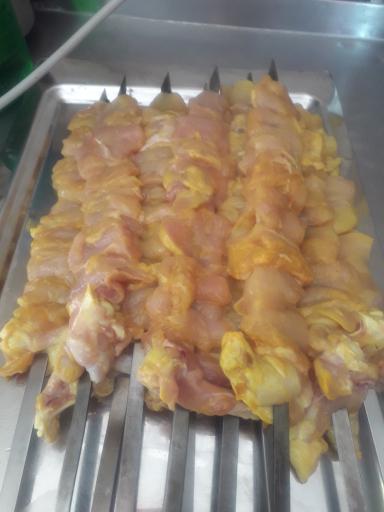 عکس تهیه غذای خانم گل