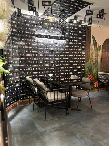 عکس فیش اند چیپس لوکیشن