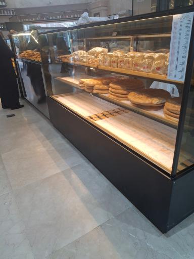 عکس نان و شیرینی روما