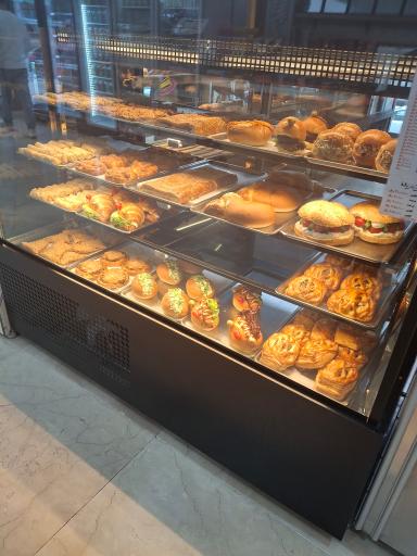 عکس نان و شیرینی روما