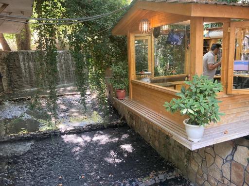 عکس رستوران آبشار