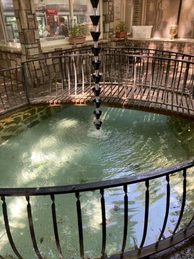 عکس رستوران آبشار