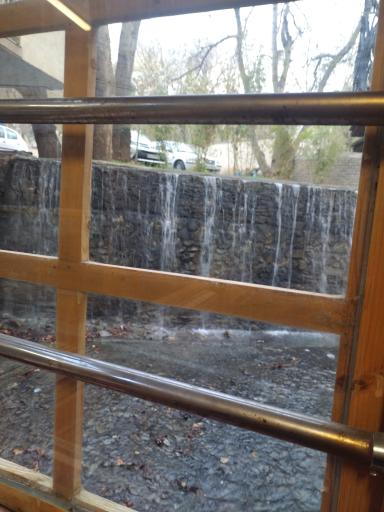 عکس رستوران آبشار