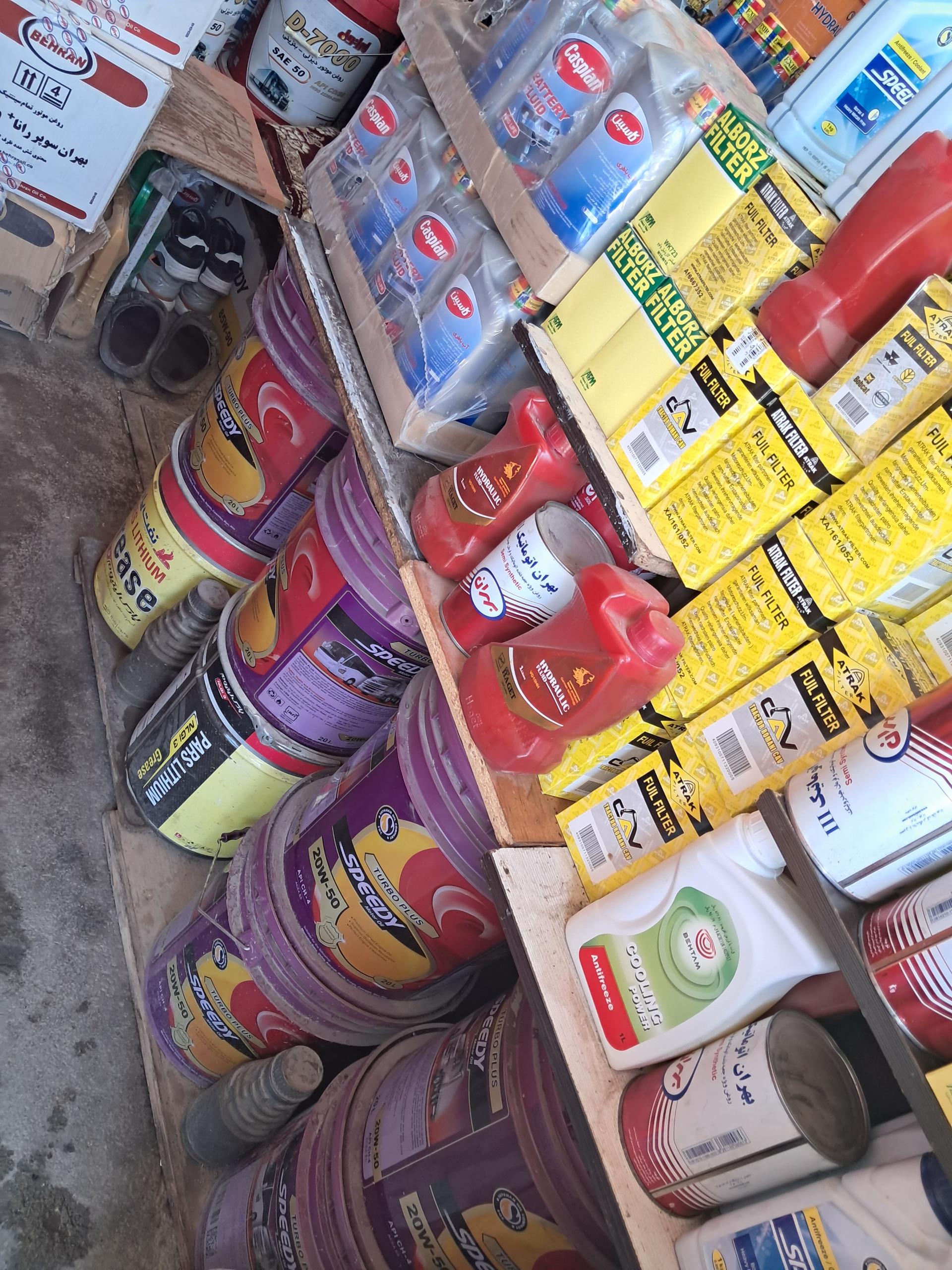 عکس روغن موتور و فیلتر مولود زاده