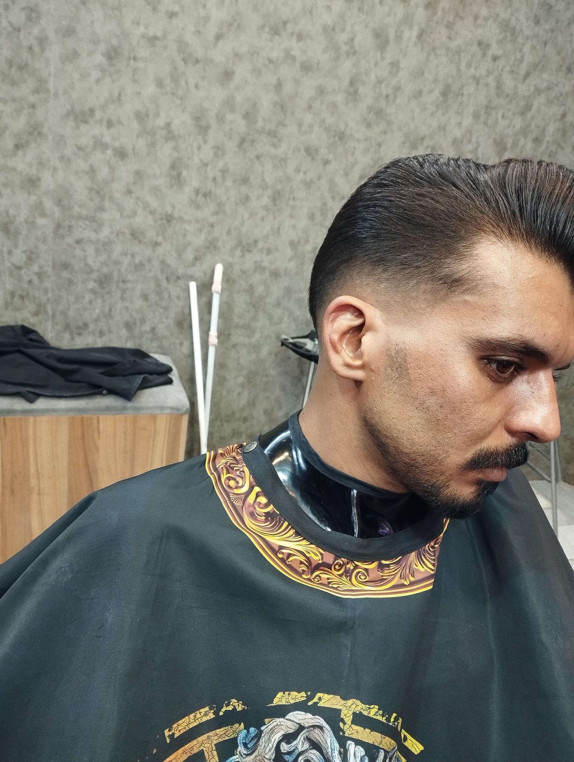 عکس آرایشگاه آقای قیچی