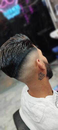 عکس آرایشگاه آقای قیچی