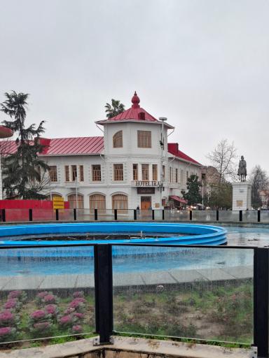 عکس ساختمان قدیمی هتل ایران