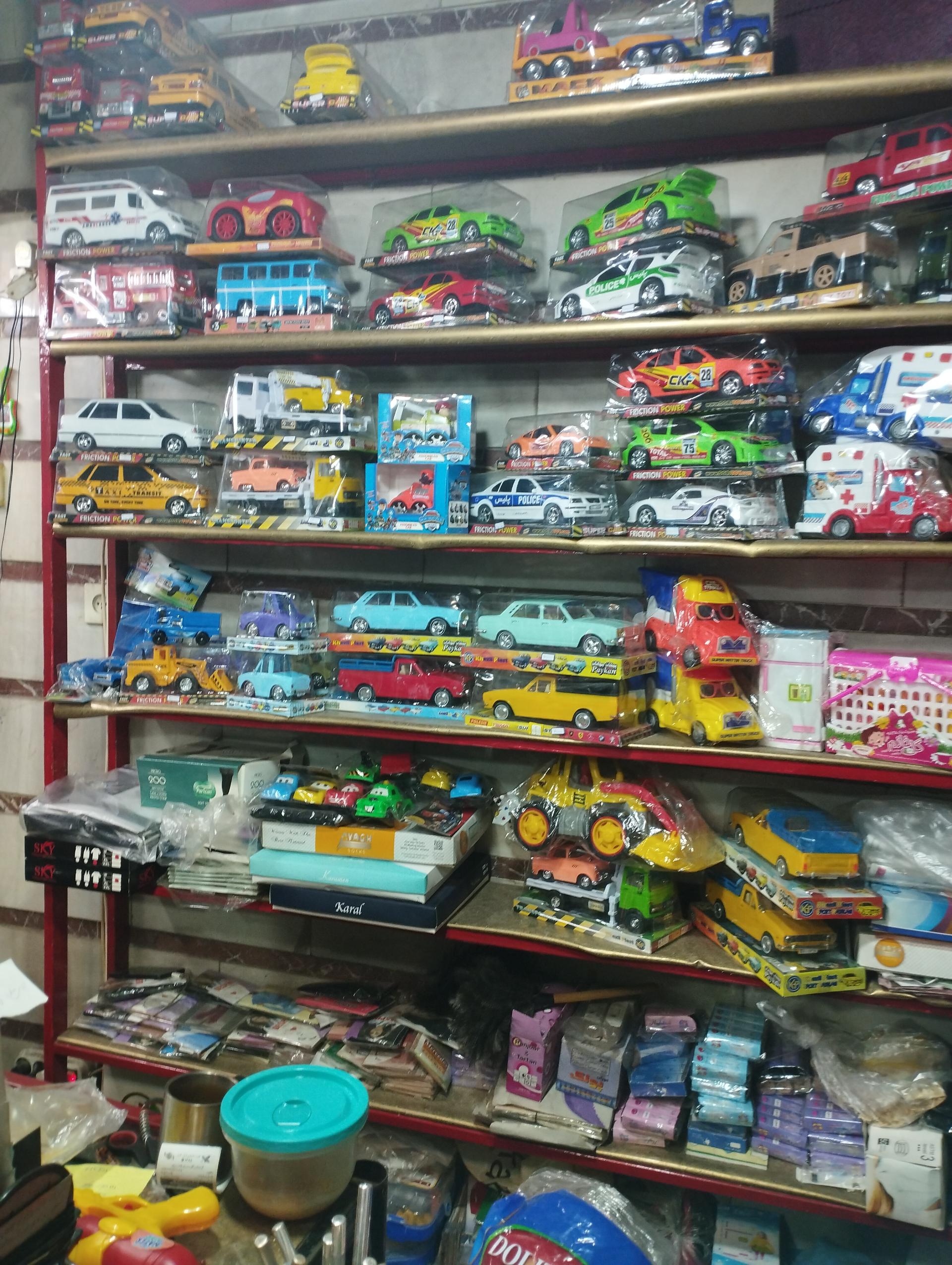 عکس فروشگاه اسباب‌بازی گل سرخ