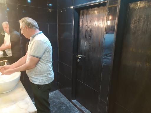 رستوران ملل