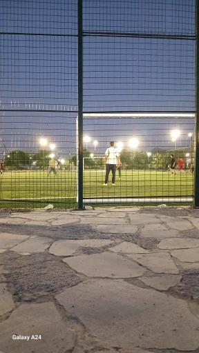 زمین فوتبال چمن مصنوعی