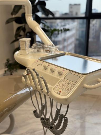 عکس کلینیک دندانپزشکی میداس