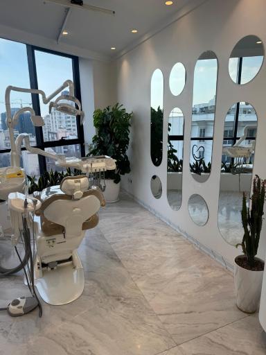 عکس کلینیک دندانپزشکی میداس